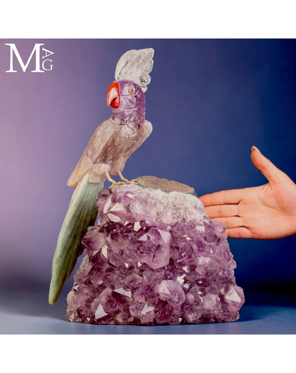 Scultura di Pappagallo in Ametista con Cresta in Quarzo su Drusa di Ametista.