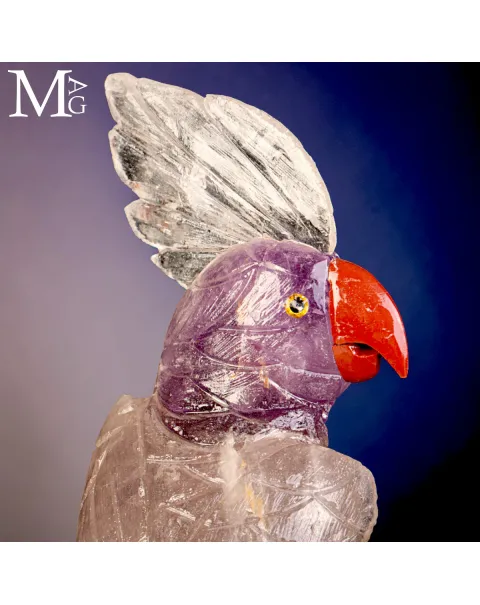 Scultura di Pappagallo in Ametista con Cresta in Quarzo su Drusa di Ametista.