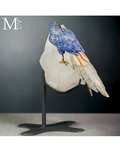 Coppia di Pappagalli in Sodalite su Cristallo di Quarzo.