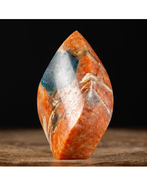 Intaglio in Calcite Arancione con Inclusione di Apatite Blu - Fiamma