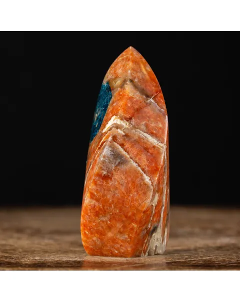 Intaglio in Calcite Arancione con Inclusione di Apatite Blu - Fiamma