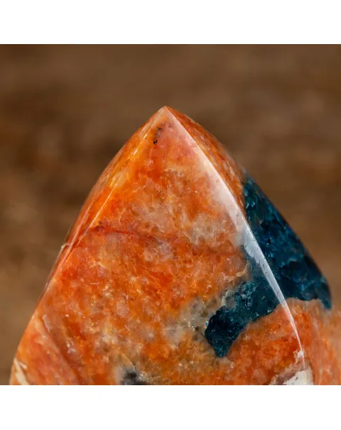 Intaglio in Calcite Arancione con Inclusione di Apatite Blu - Fiamma