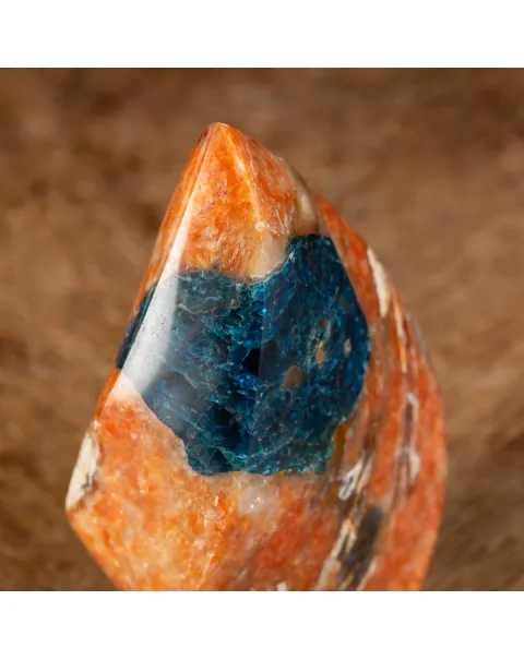Intaglio in Calcite Arancione con Inclusione di Apatite Blu - Fiamma