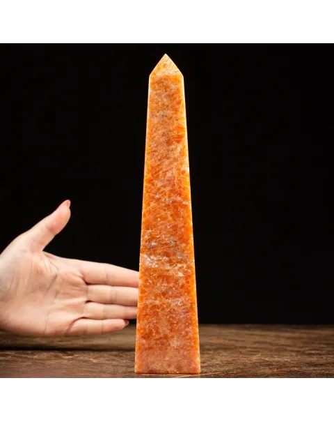Obelisco in Calcite