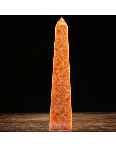 Obelisco in Calcite
