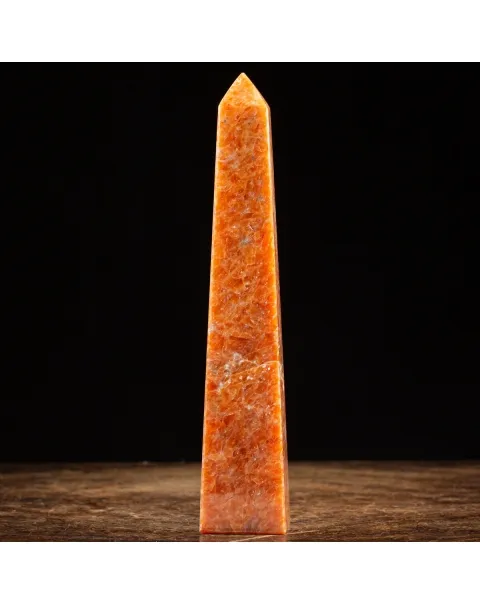 Obelisco in Calcite