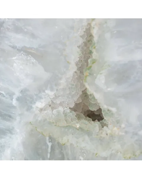 Particolarissimo Geode di Quarzo Ametista: Una Meraviglia Geologica a Doppia Formazione.