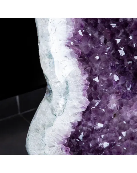 Geode di Ametista Unica nel suo Genere - Qualità Museale, una Meraviglia Naturale Rivelata.