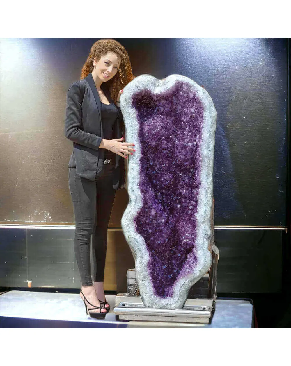 Geode di Ametista Unica nel suo Genere - Qualità Museale, una Meraviglia Naturale Rivelata.