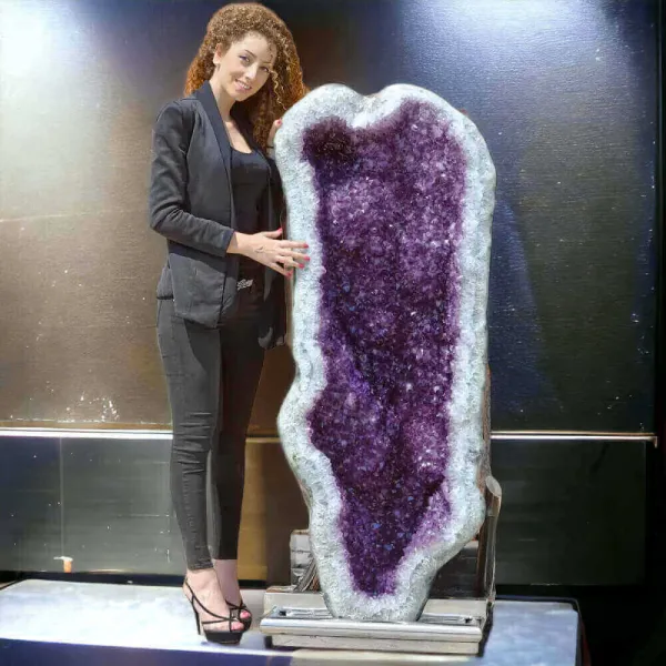 Geode di Ametista Unica nel suo Genere - Qualità Museale, una Meraviglia Naturale Rivelata.