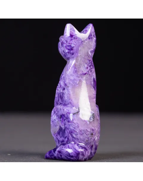 Scultura in Charoite di un Gatto Sacro.