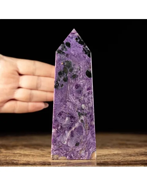Obelisco in Charoite