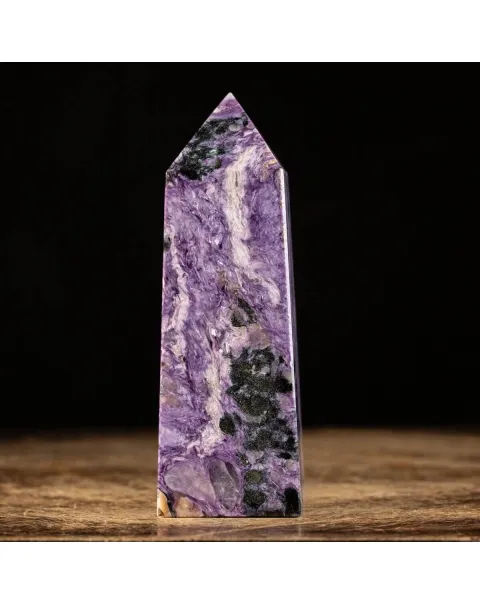 Obelisco in Charoite