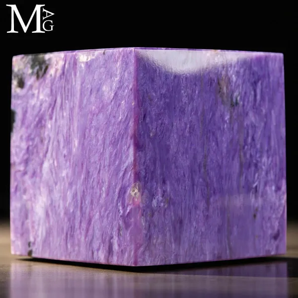 Cubo in Charoite  della Siberia.