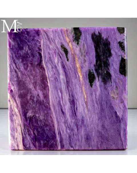 Cubo in Charoite  della Siberia.