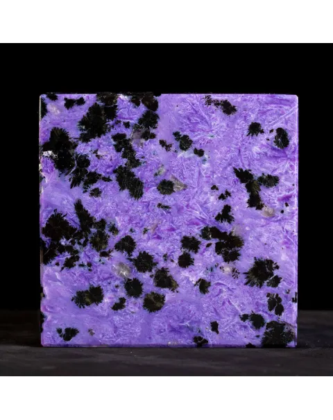 Straordinario Cubo in Charoite