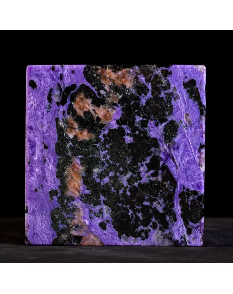 Straordinario Cubo in Charoite