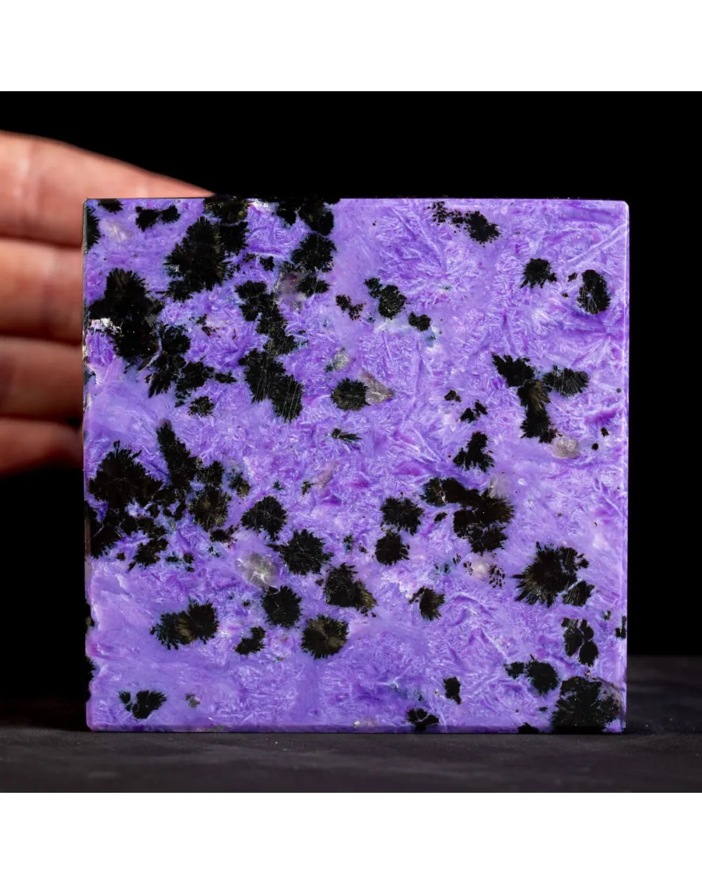 Straordinario Cubo in Charoite