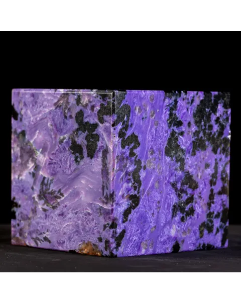 Straordinario Cubo in Charoite