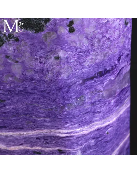 Charoite Imperiale – Scultura Minerale di Rarità Assoluta dalla Siberia