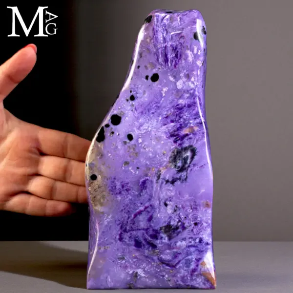 Rara Charoite – Monolite Scultoreo dalla Siberia.