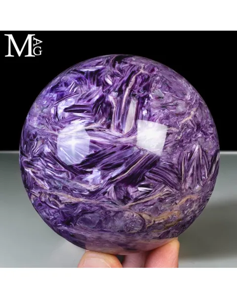 Rara Sfera di Charoite Effetto Occhio di Gatto e Cristalli di Nefelina.