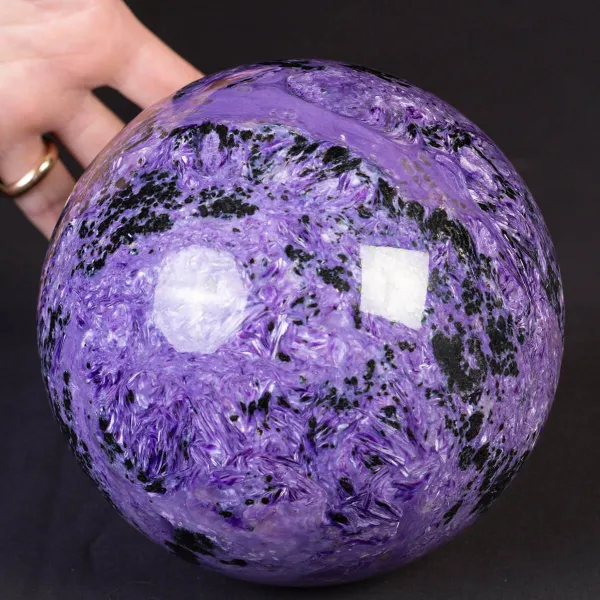 Rara sfera di Charoite di alta qualità e grande dimensione