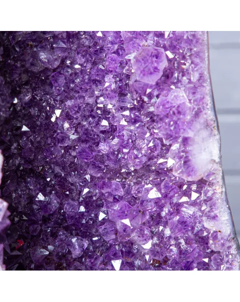 Geode di Ametista: Cristalli Viola Intenso.
