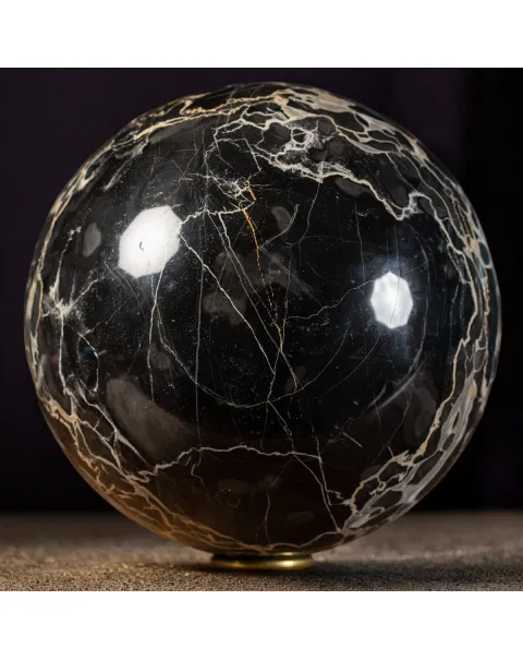 Sfera in Marmo Portoro – Lusso scolpito nella roccia