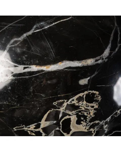 Sfera in Marmo Portoro – Lusso scolpito nella roccia