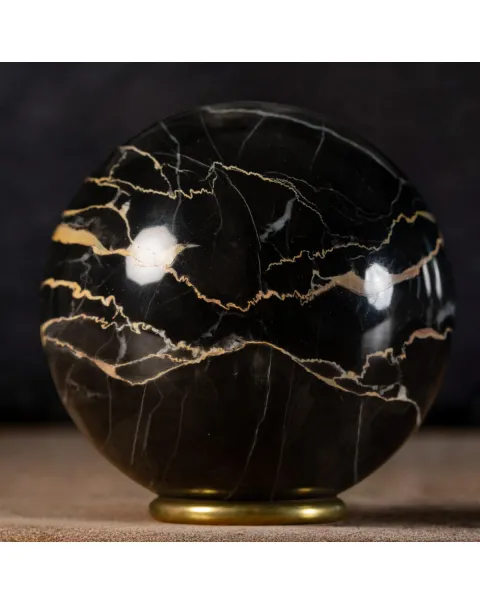 Sfera in Marmo Portoro.