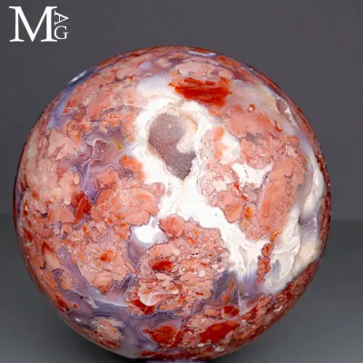 Sfera in Agata Sakura con geode.