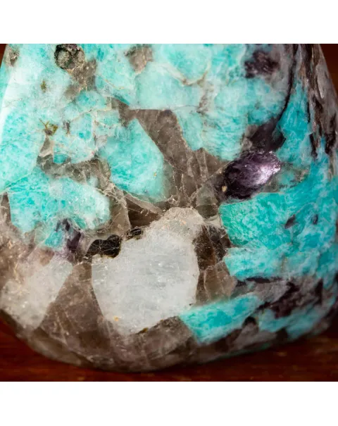 Amazonite Lepidolite e Quarzo Nero: Una Pietra di Guarigione Decorativa.
