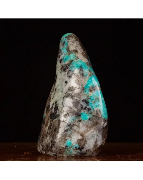 Amazonite Lepidolite e Quarzo Nero: Una Pietra di Guarigione Decorativa.