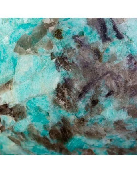Amazonite, Quarzo Fumé e Lepidolite in un Sasso Decorativo.