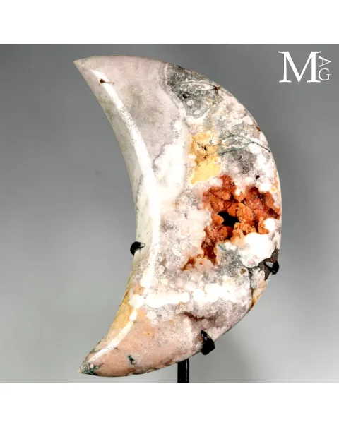 Luna Scultorea in Ametista Rosa Naturale.