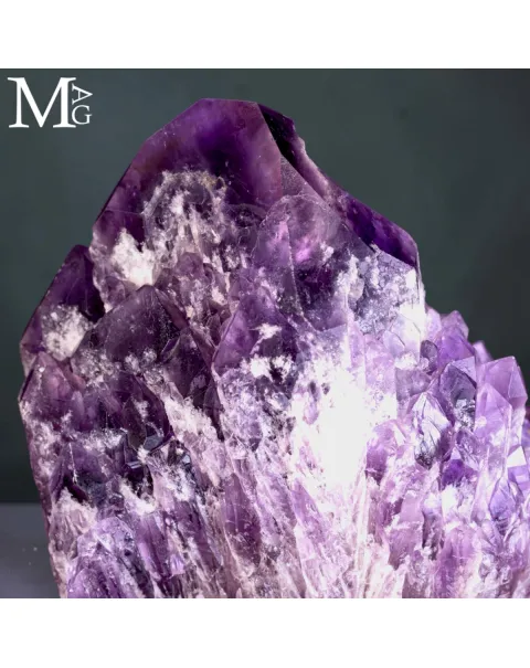 Pineapple Amethyst – Una Cattedrale di Cristalli Viola