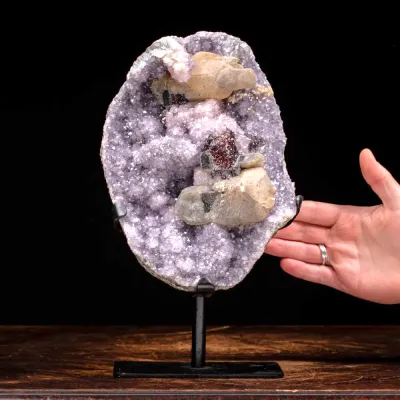 Campione di Ametista con Calcite e Goethite.
