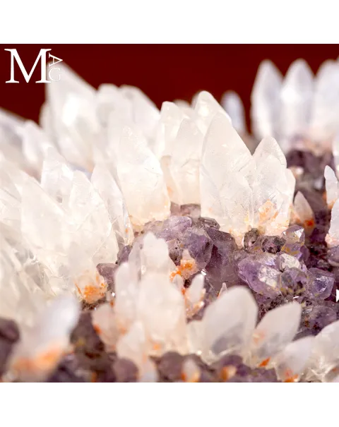 Drusa di Ametista dalla Forma Arcuata con Raffinata Cristallizzazione.