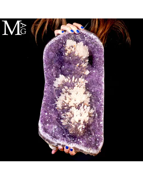 Drusa di Ametista dalla Forma Arcuata con Raffinata Cristallizzazione.