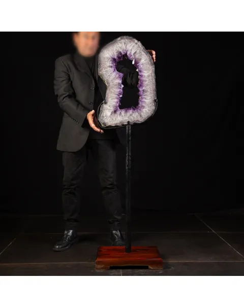 Ametista: Geode Tagliato per un Design Esclusivo.
