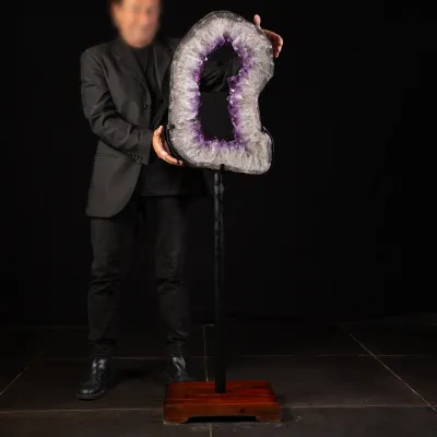 Ametista: Geode Tagliato per un Design Esclusivo.