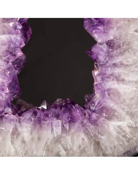 Ametista: Geode Tagliato per un Design Esclusivo.