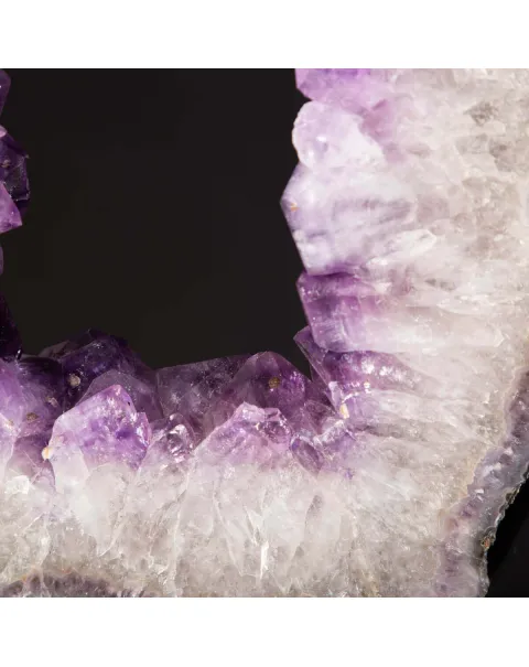 Ametista su Piantana: Un Minerale per il Tuo Spazio.