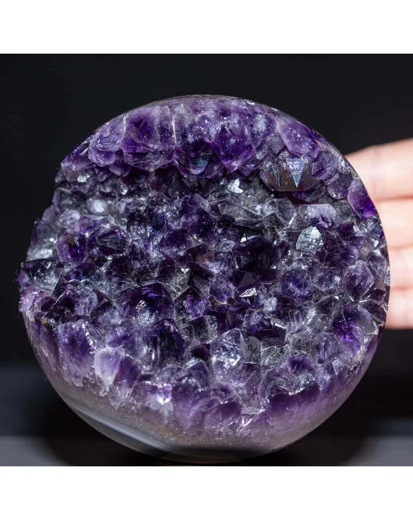 Sfera di Ametista: Eleganza Viola Intensa.