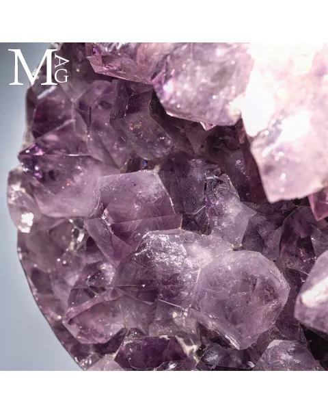 Sfera in Ametista ricavata da Geode – Cristalli Naturali Interni
