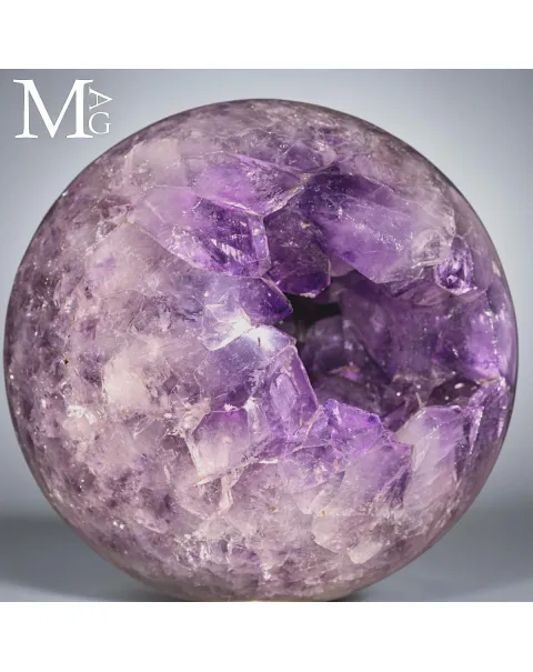 Sfera in Ametista Brasiliana da Geode con Cavità Naturale.