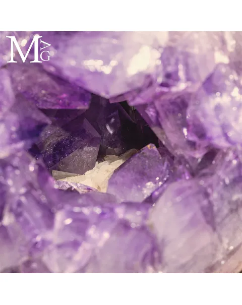 Sfera in Ametista Brasiliana da Geode con Cavità Naturale.