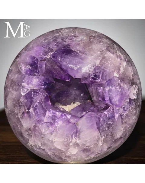 Sfera in Ametista Brasiliana da Geode con Cavità Naturale.