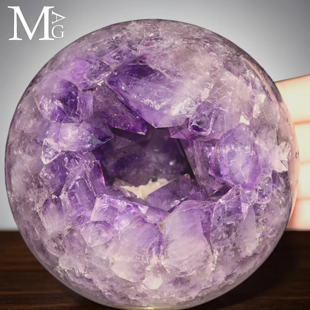 Sfera in Ametista Brasiliana da Geode con Cavità Naturale.